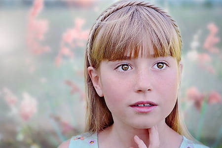 close-up photo of girl thumbnail