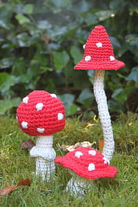 red and white knitted mushrooms thumbnail