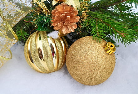 two gold Christmas baubles thumbnail