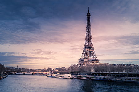 Eiffel Tower in Paris thumbnail