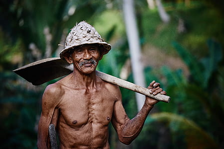photography of man holding shovel thumbnail