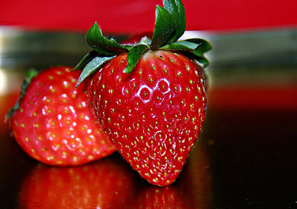 two strawberry fruits thumbnail