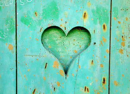 green wooden heart wall art thumbnail