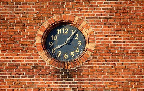 brown and black wall clock displaying 8:06 thumbnail