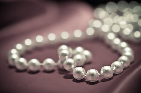 beaded white necklace thumbnail