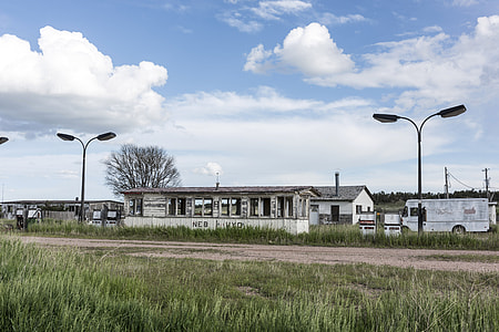 Building on the Wyoming-Nebraska border in Pine Bluffs, Wyoming thumbnail