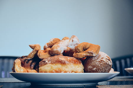 bread on plate thumbnail