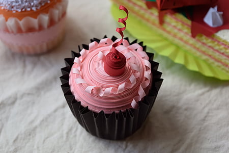 pink and black cupcake thumbnail