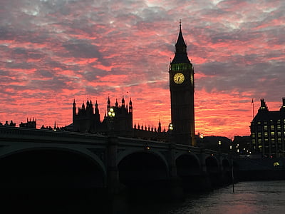 Elizabeth's Tower, London during golden hour thumbnail