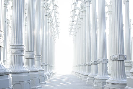 white pillars photo thumbnail