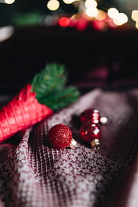 Burgundy Christmas Decorations thumbnail