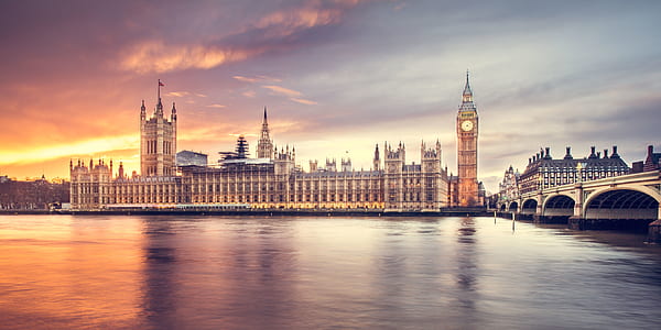 landscape photo of Elizabeth's tower, London thumbnail