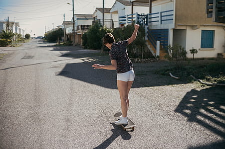 woman riding on skateboard thumbnail