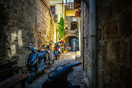 motorcycle near wall thumbnail
