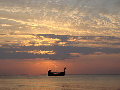 sailboat on water thumbnail