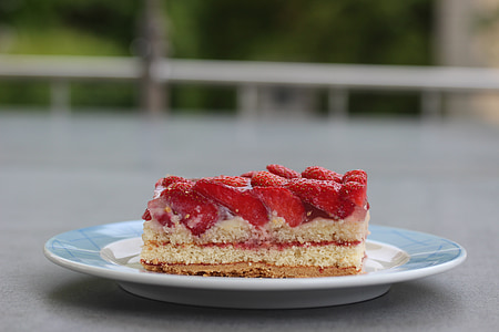 cake with strawberry toppings thumbnail