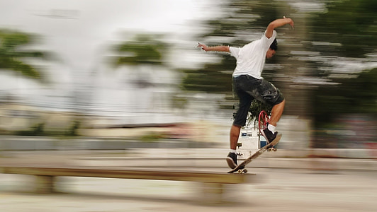 man playing skateboard thumbnail