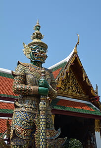statue under sunny sky thumbnail
