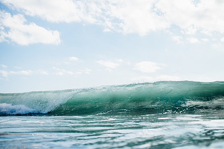 photography of splashing waves thumbnail