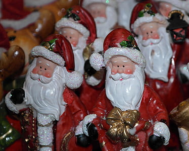 Santa Claus figurines thumbnail