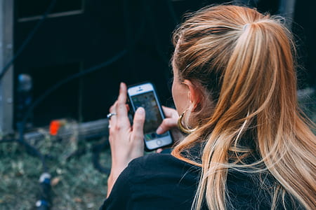 woman using silver iPhone 5s thumbnail