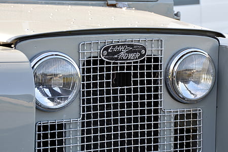 closeup photo of gray Land Rover vehicle thumbnail