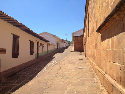 empty pathway in between buildings thumbnail
