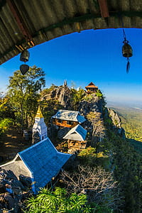 Photo Houses Near Edge of Cliff thumbnail