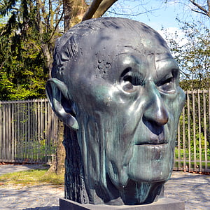 human head statue thumbnail