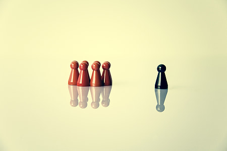 brown and black pawn chess pieces thumbnail