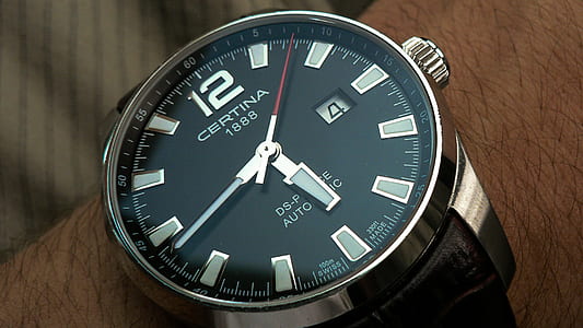 analog watch displaying 5:44 time thumbnail