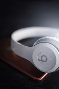 white Beats by Dr. Dre headphone thumbnail