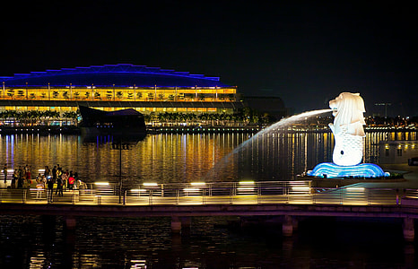 Merlion Singapore during daytime near buildings thumbnail