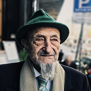 shallow focus photography of man thumbnail