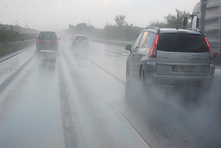 silver Citroen vehicle on road near other vehicles thumbnail