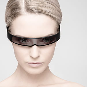 woman wearing black sunglasses thumbnail