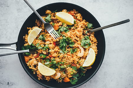 cooked rice in pan thumbnail