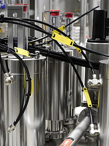 closeup photography of gray industrial machine thumbnail