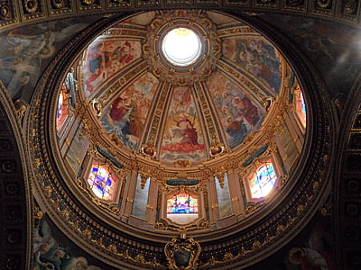 photo of cathedral interior thumbnail
