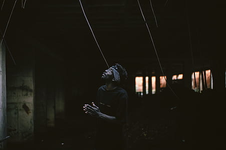 man looking up at the sky thumbnail