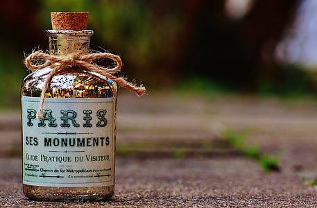 Paris Ses Monuments glass bottle thumbnail