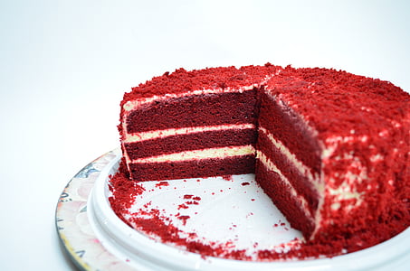 red velvet cake on plate thumbnail