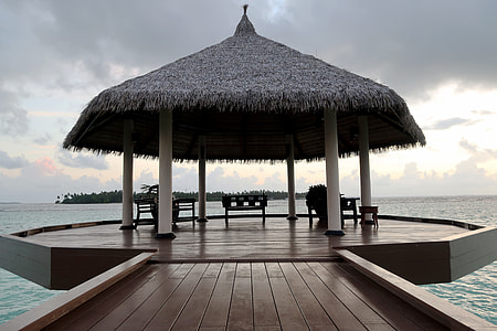 gazebo near body of water thumbnail