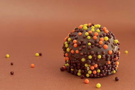 chocolate cupcake with toppings thumbnail