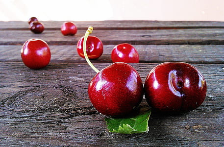 red berry on gray table thumbnail