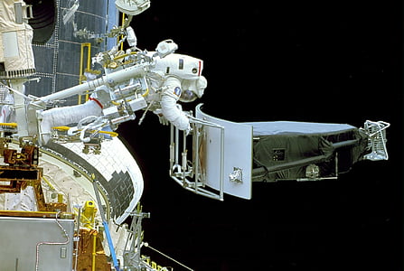 white astronaut thumbnail