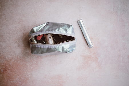photo of open zipped bag thumbnail